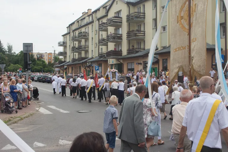 Procesje Bożego Ciała przeszły ulicami miasta (zdjęcia, wideo)