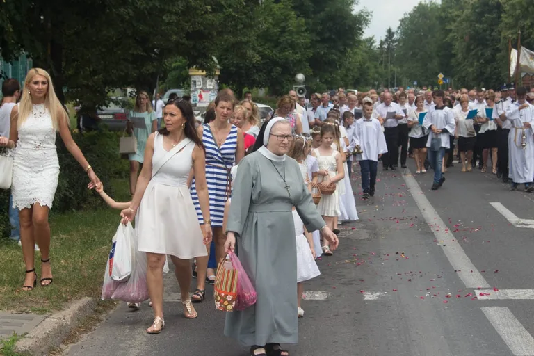 Procesje Bożego Ciała przeszły ulicami miasta (zdjęcia, wideo)