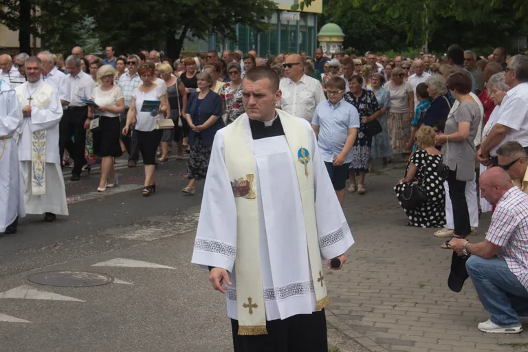Procesje Bożego Ciała przeszły ulicami miasta (zdjęcia, wideo)