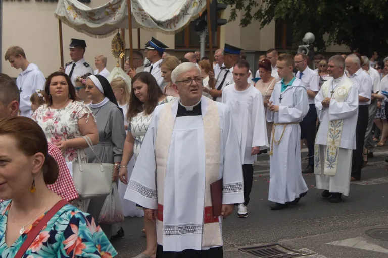 Procesje Bożego Ciała przeszły ulicami miasta (zdjęcia, wideo)