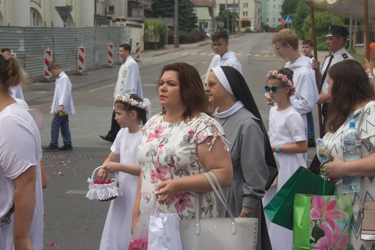 Procesje Bożego Ciała przeszły ulicami miasta (zdjęcia, wideo)