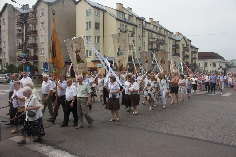 Procesje Bożego Ciała przeszły ulicami miasta (zdjęcia, wideo)