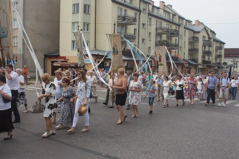 Procesje Bożego Ciała przeszły ulicami miasta (zdjęcia, wideo)