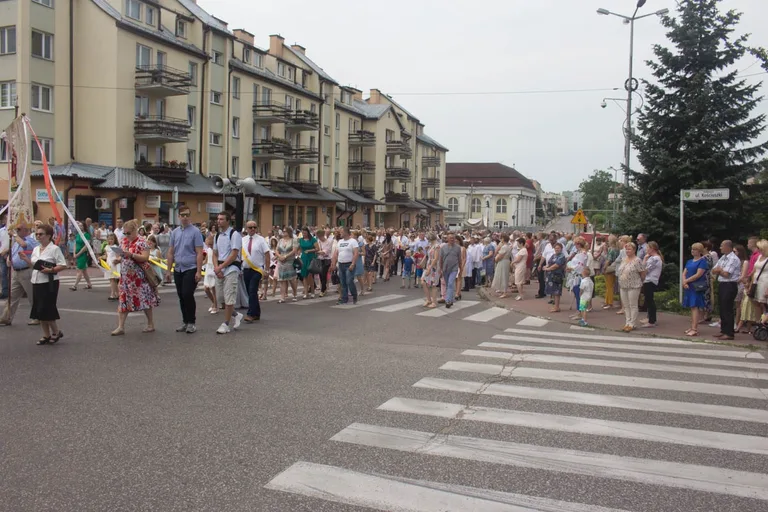 Procesje Bożego Ciała przeszły ulicami miasta (zdjęcia, wideo)