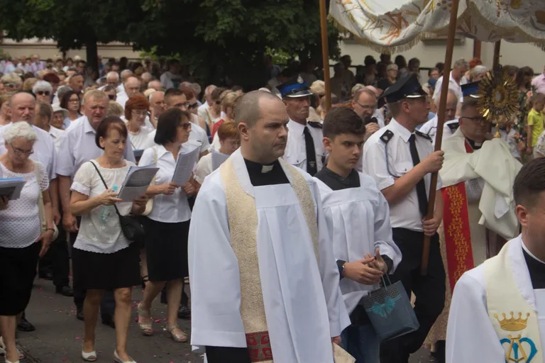 Procesje Bożego Ciała przeszły ulicami miasta (zdjęcia, wideo)