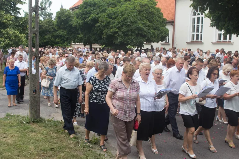Procesje Bożego Ciała przeszły ulicami miasta (zdjęcia, wideo)