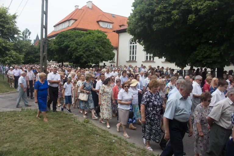 Procesje Bożego Ciała przeszły ulicami miasta (zdjęcia, wideo)