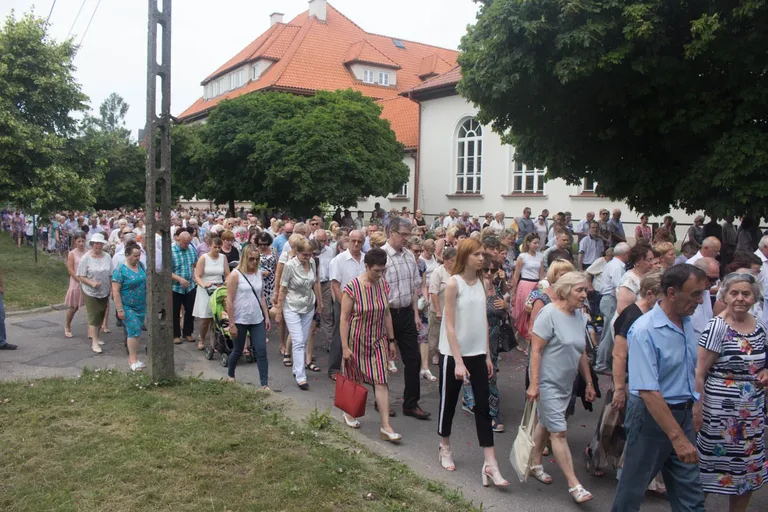 Procesje Bożego Ciała przeszły ulicami miasta (zdjęcia, wideo)