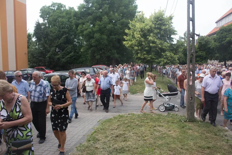 Procesje Bożego Ciała przeszły ulicami miasta (zdjęcia, wideo)
