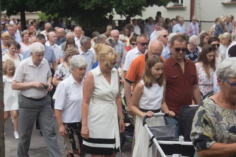 Procesje Bożego Ciała przeszły ulicami miasta (zdjęcia, wideo)