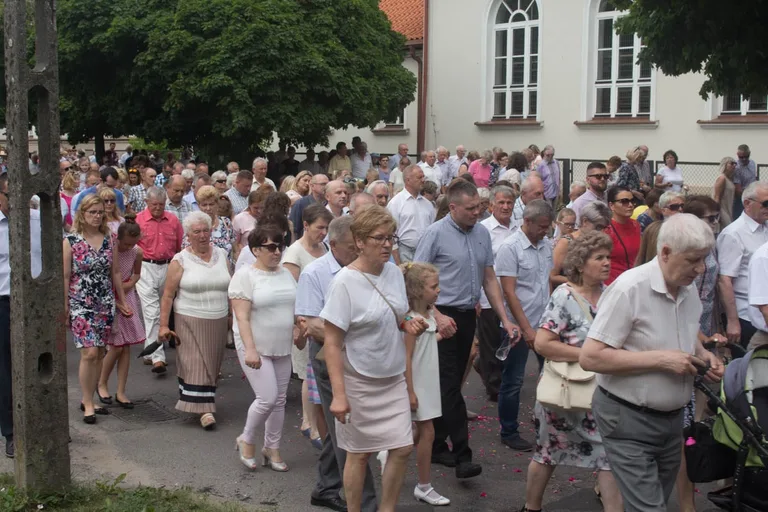 Procesje Bożego Ciała przeszły ulicami miasta (zdjęcia, wideo)