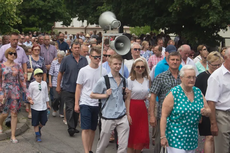 Procesje Bożego Ciała przeszły ulicami miasta (zdjęcia, wideo)