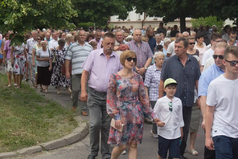 Procesje Bożego Ciała przeszły ulicami miasta (zdjęcia, wideo)