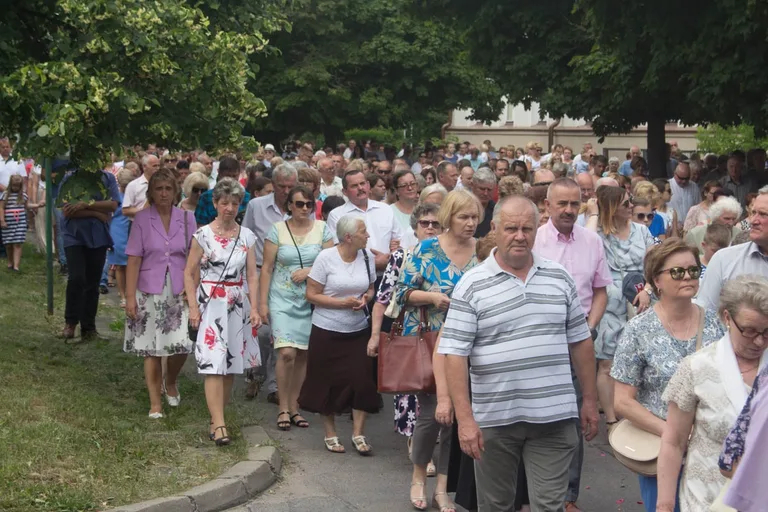 Procesje Bożego Ciała przeszły ulicami miasta (zdjęcia, wideo)