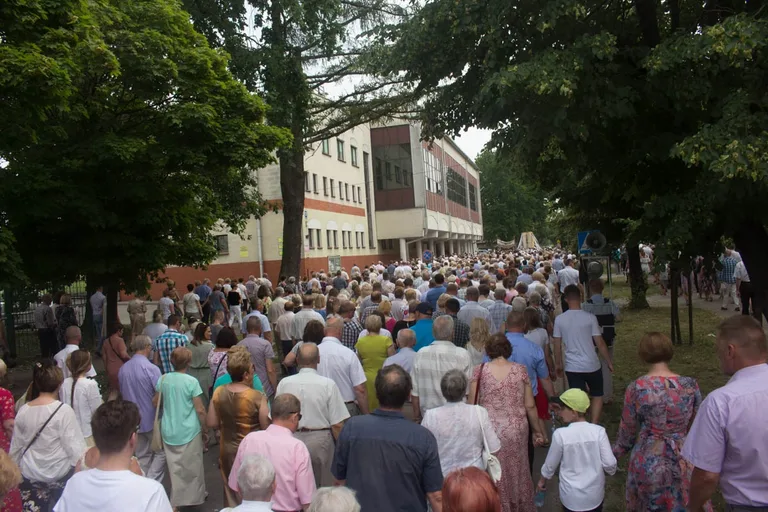 Procesje Bożego Ciała przeszły ulicami miasta (zdjęcia, wideo)