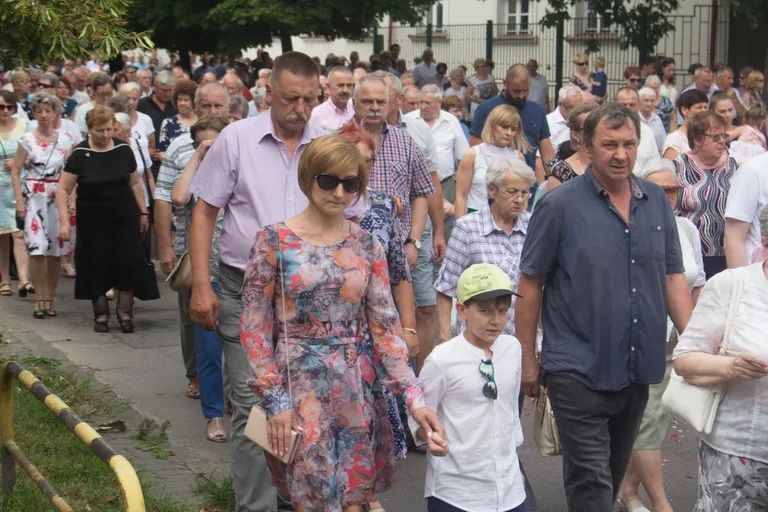 Procesje Bożego Ciała przeszły ulicami miasta (zdjęcia, wideo)