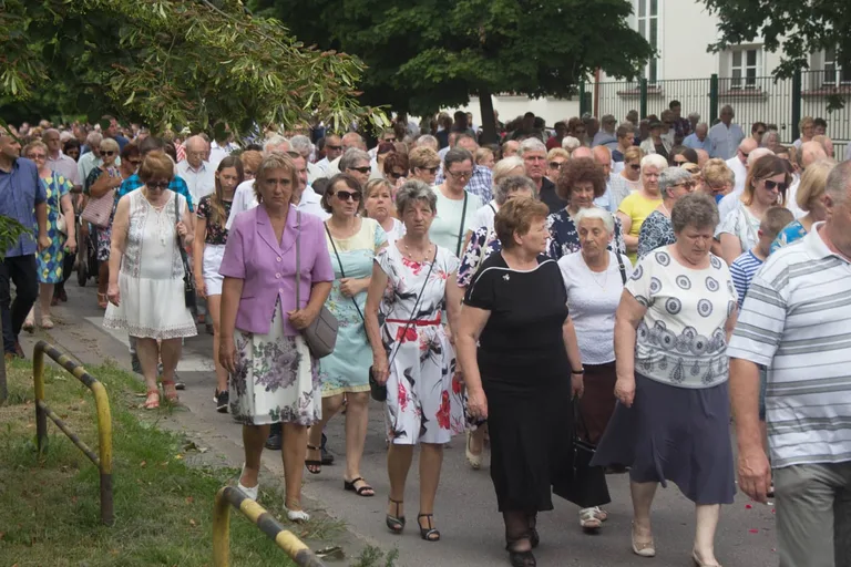 Procesje Bożego Ciała przeszły ulicami miasta (zdjęcia, wideo)