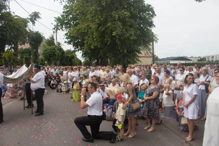 Procesje Bożego Ciała przeszły ulicami miasta (zdjęcia, wideo)
