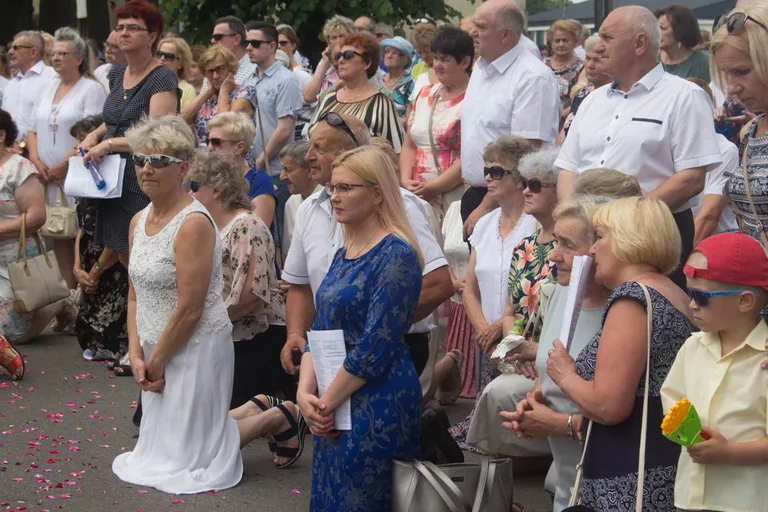 Procesje Bożego Ciała przeszły ulicami miasta (zdjęcia, wideo)