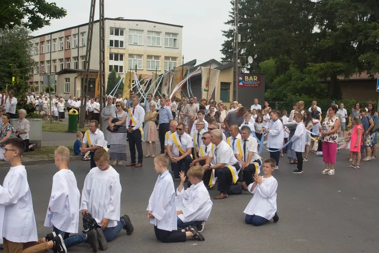 Procesje Bożego Ciała przeszły ulicami miasta (zdjęcia, wideo)