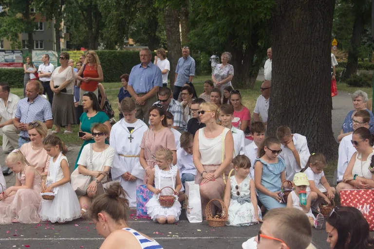 Procesje Bożego Ciała przeszły ulicami miasta (zdjęcia, wideo)