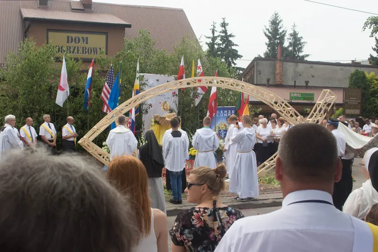 Procesje Bożego Ciała przeszły ulicami miasta (zdjęcia, wideo)