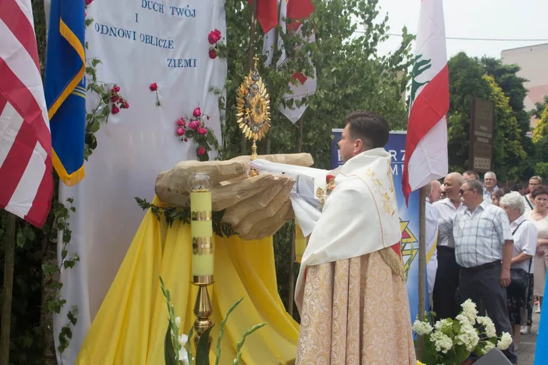 Procesje Bożego Ciała przeszły ulicami miasta (zdjęcia, wideo)