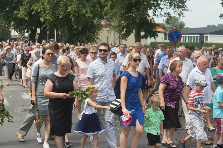 Procesje Bożego Ciała przeszły ulicami miasta (zdjęcia, wideo)