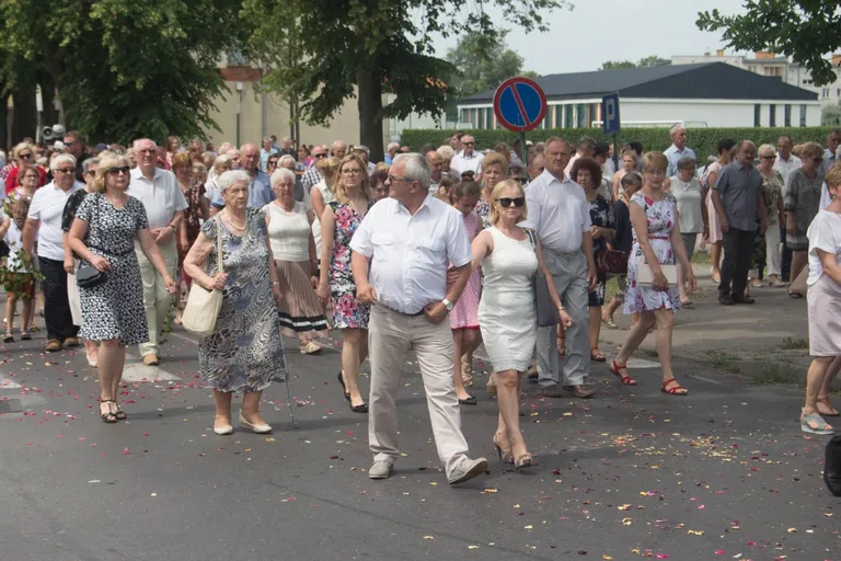 Procesje Bożego Ciała przeszły ulicami miasta (zdjęcia, wideo)