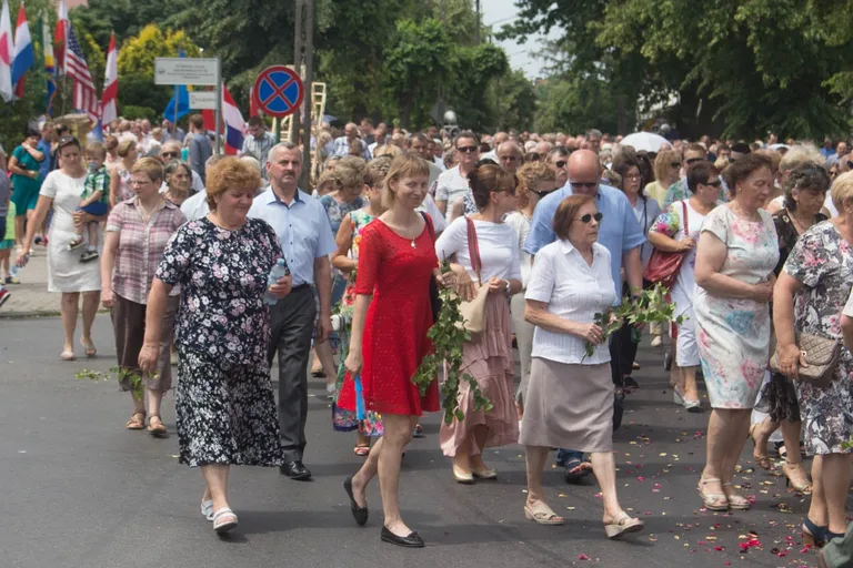 Procesje Bożego Ciała przeszły ulicami miasta (zdjęcia, wideo)