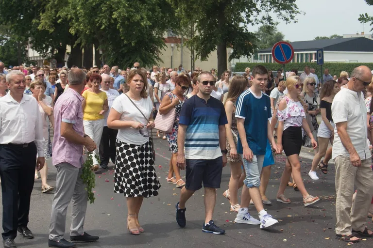 Procesje Bożego Ciała przeszły ulicami miasta (zdjęcia, wideo)