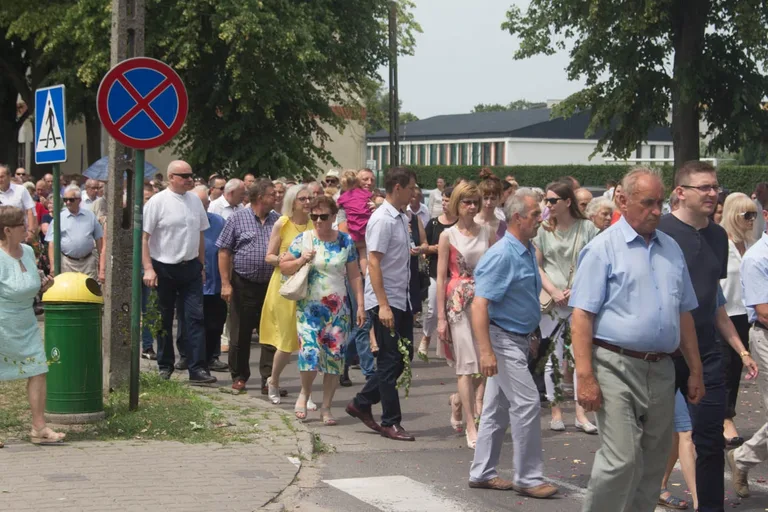 Procesje Bożego Ciała przeszły ulicami miasta (zdjęcia, wideo)