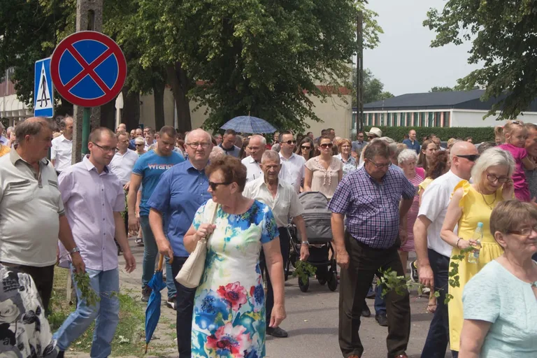 Procesje Bożego Ciała przeszły ulicami miasta (zdjęcia, wideo)