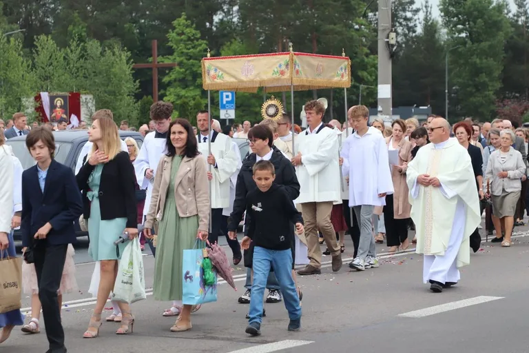 Procesja Bożego Ciała w parafii pw. Opatrzności Bożej (zdjęcia)