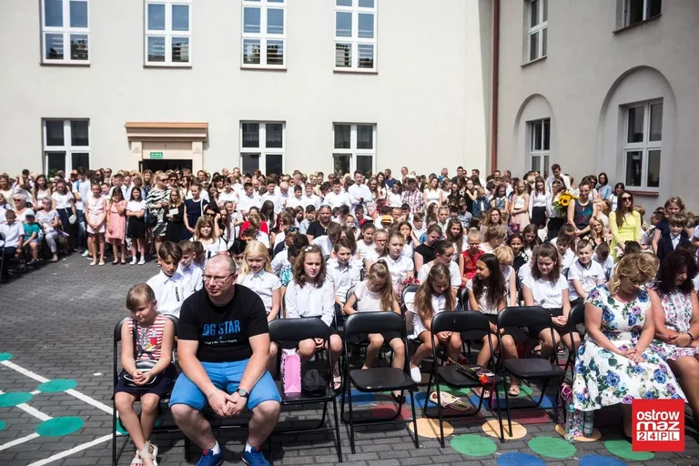"Jedynka" odpoczywa. Uczniowie zakończyli rok szkolny (zdjęcia)
