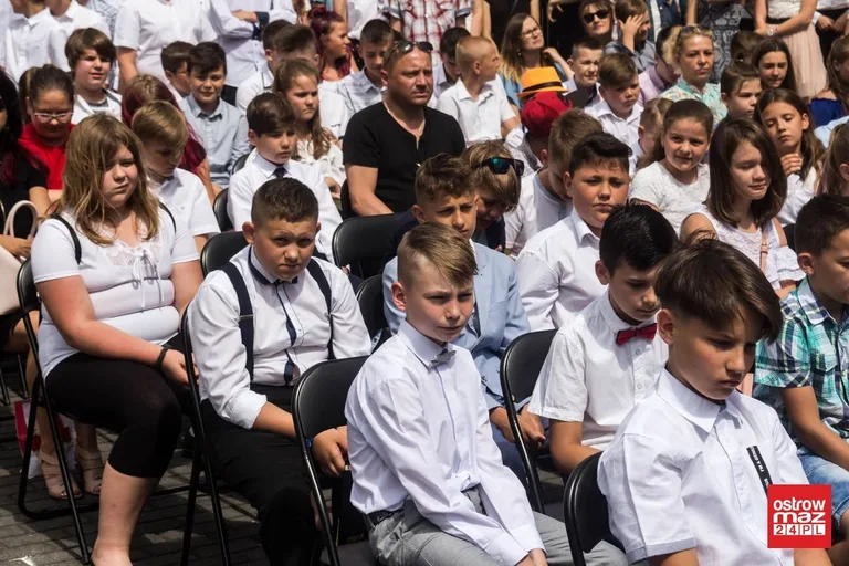 "Jedynka" odpoczywa. Uczniowie zakończyli rok szkolny (zdjęcia)