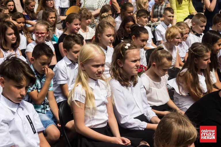 "Jedynka" odpoczywa. Uczniowie zakończyli rok szkolny (zdjęcia)