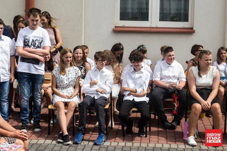 "Jedynka" odpoczywa. Uczniowie zakończyli rok szkolny (zdjęcia)