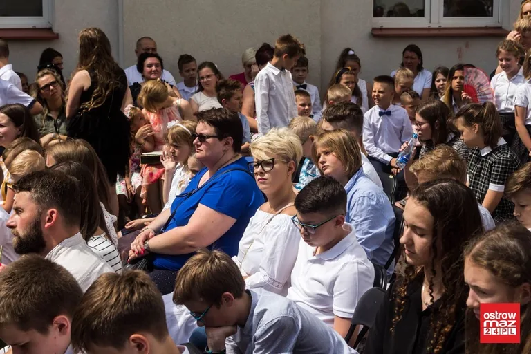 "Jedynka" odpoczywa. Uczniowie zakończyli rok szkolny (zdjęcia)