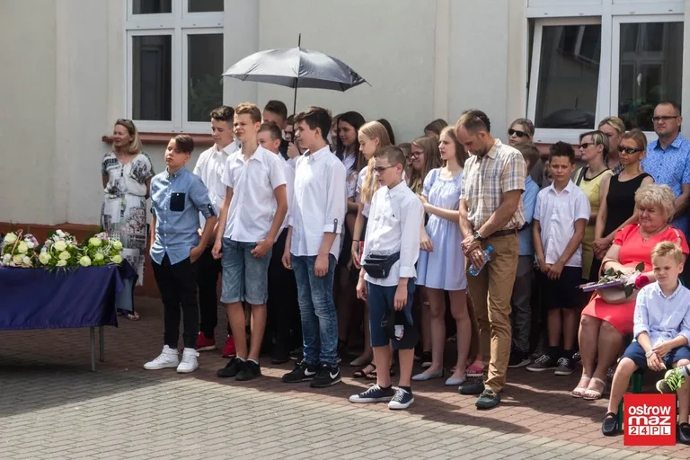 "Jedynka" odpoczywa. Uczniowie zakończyli rok szkolny (zdjęcia)