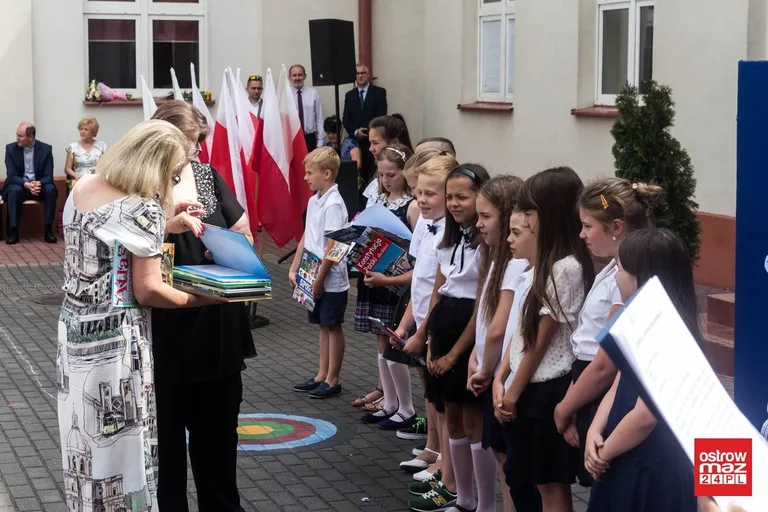 "Jedynka" odpoczywa. Uczniowie zakończyli rok szkolny (zdjęcia)