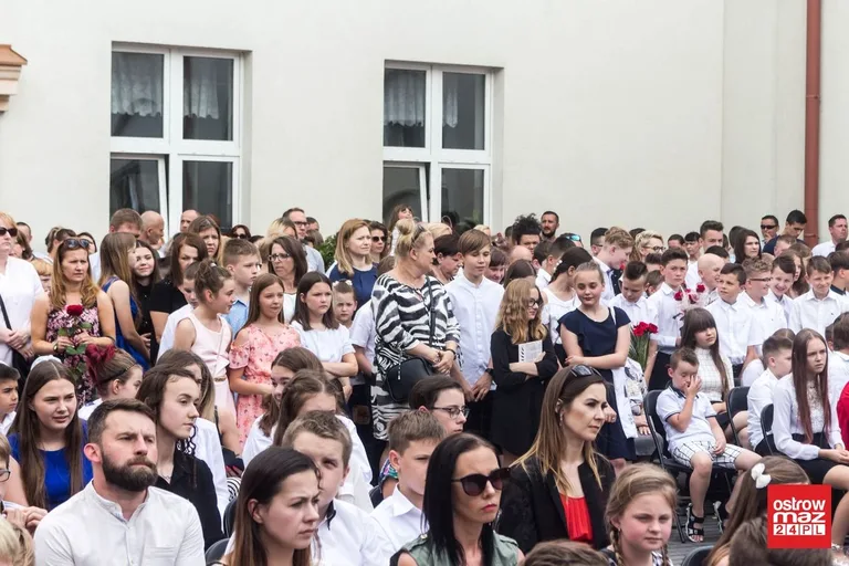 "Jedynka" odpoczywa. Uczniowie zakończyli rok szkolny (zdjęcia)