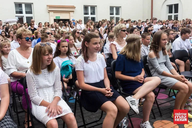 "Jedynka" odpoczywa. Uczniowie zakończyli rok szkolny (zdjęcia)