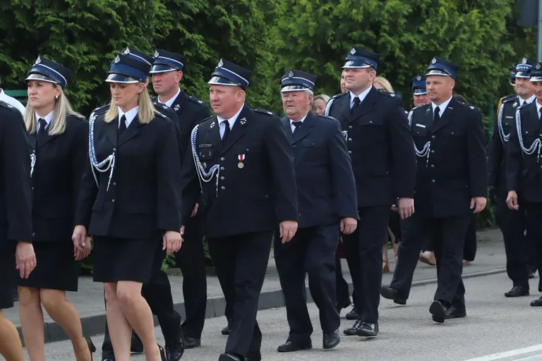 Wielkie święto druhów. Sto lat służby i nowy sztandar dla OSP Stary Lubotyń (zdjęcia, wideo)