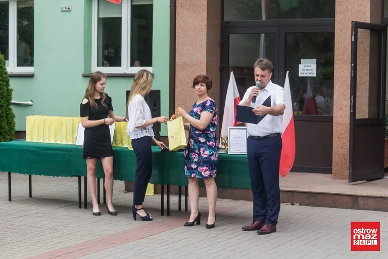 Uczniowie "Rubinka" rozpoczęli wakacje (zdjęcia)