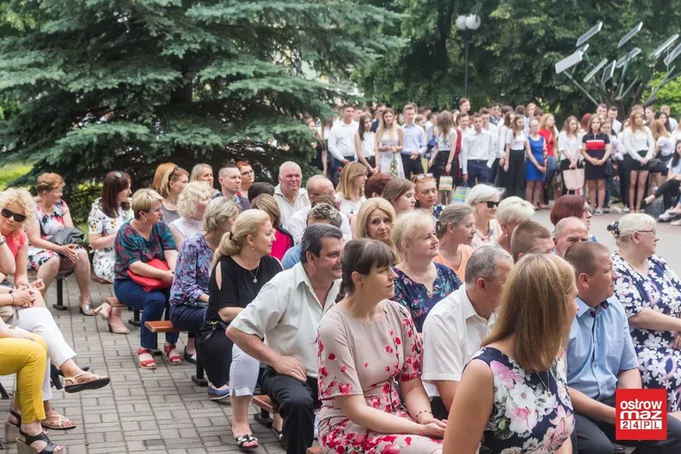 Uczniowie "Rubinka" rozpoczęli wakacje (zdjęcia)
