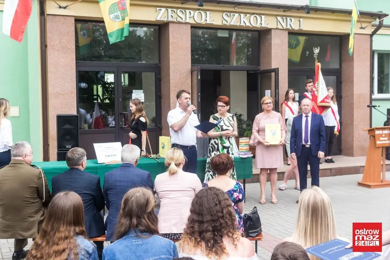 Uczniowie "Rubinka" rozpoczęli wakacje (zdjęcia)