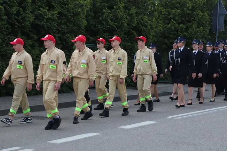 Wielkie święto druhów. Sto lat służby i nowy sztandar dla OSP Stary Lubotyń (zdjęcia, wideo)