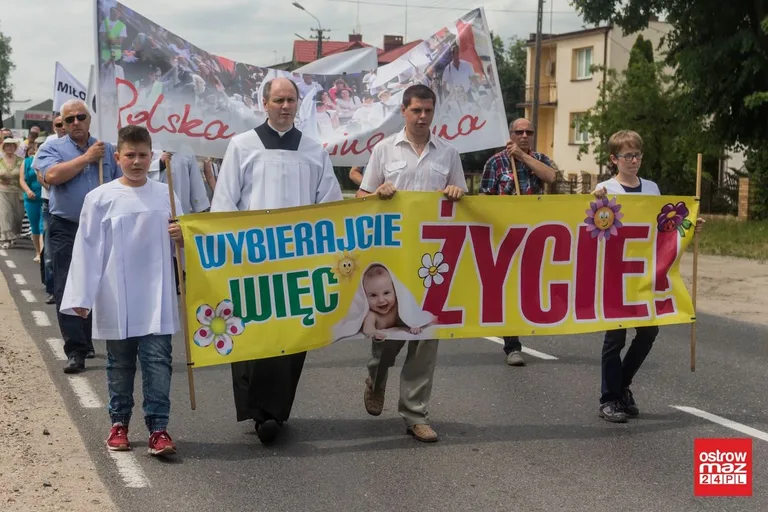 Marsz dla życia i rodziny w Ostrowi Mazowieckiej (zdjęcia, wideo)