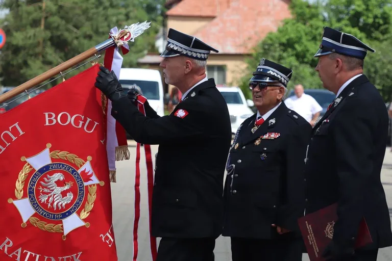 Wielkie święto druhów. Sto lat służby i nowy sztandar dla OSP Stary Lubotyń (zdjęcia, wideo)